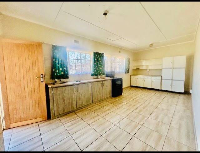 3 BEDROOM HOUSE FOR SALE IN VANDERBIJLPARK CW 5